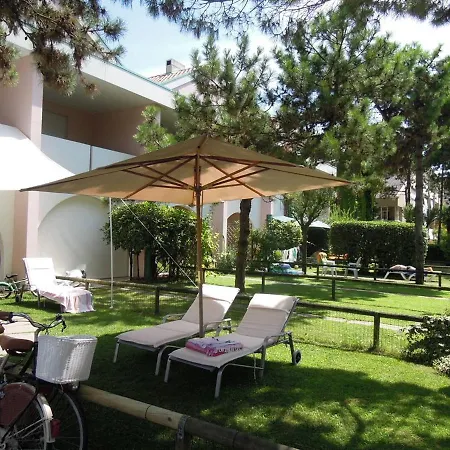 Apartment Relaxing With Garden And Pool Bibione
