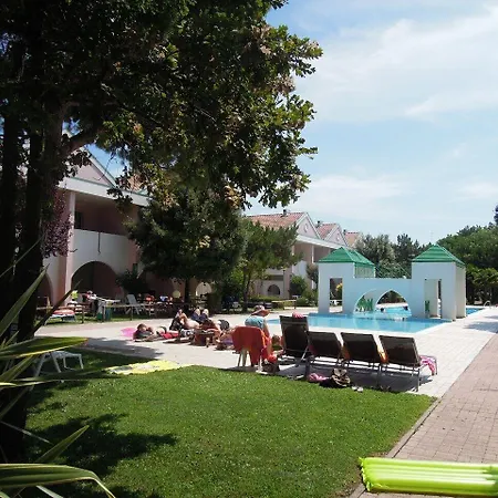 Relaxing With Garden And Pool Διαμέρισμα
